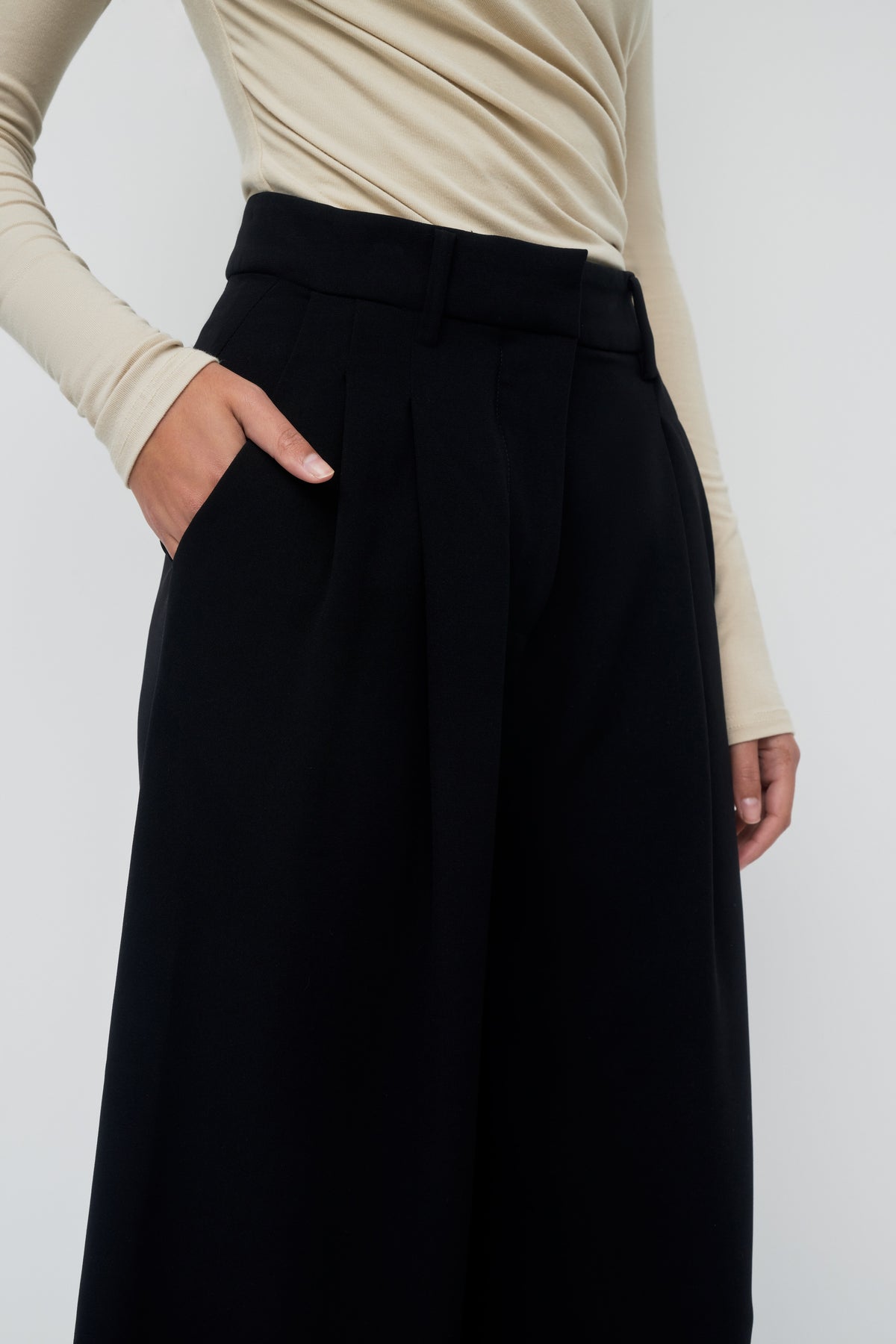 Amelie Pleated Pants - Black